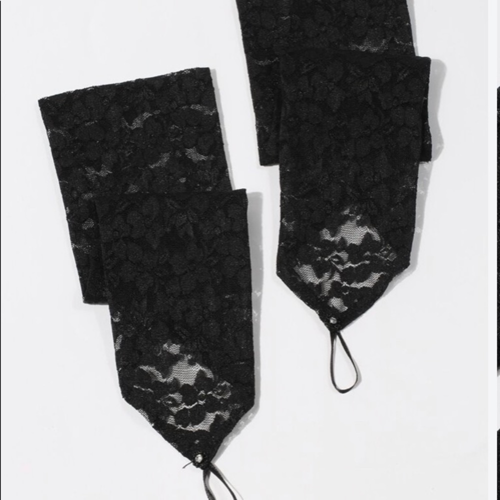 SALE Long Black Lace Stretchy Fingerless Gloves - Picture 4 of 4